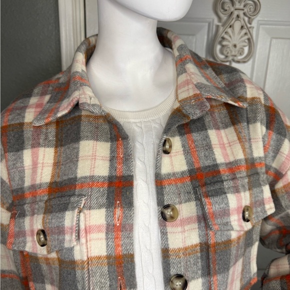 Altar'd State Size Small Cream Plaid Shacket. - Picture 8 of 12